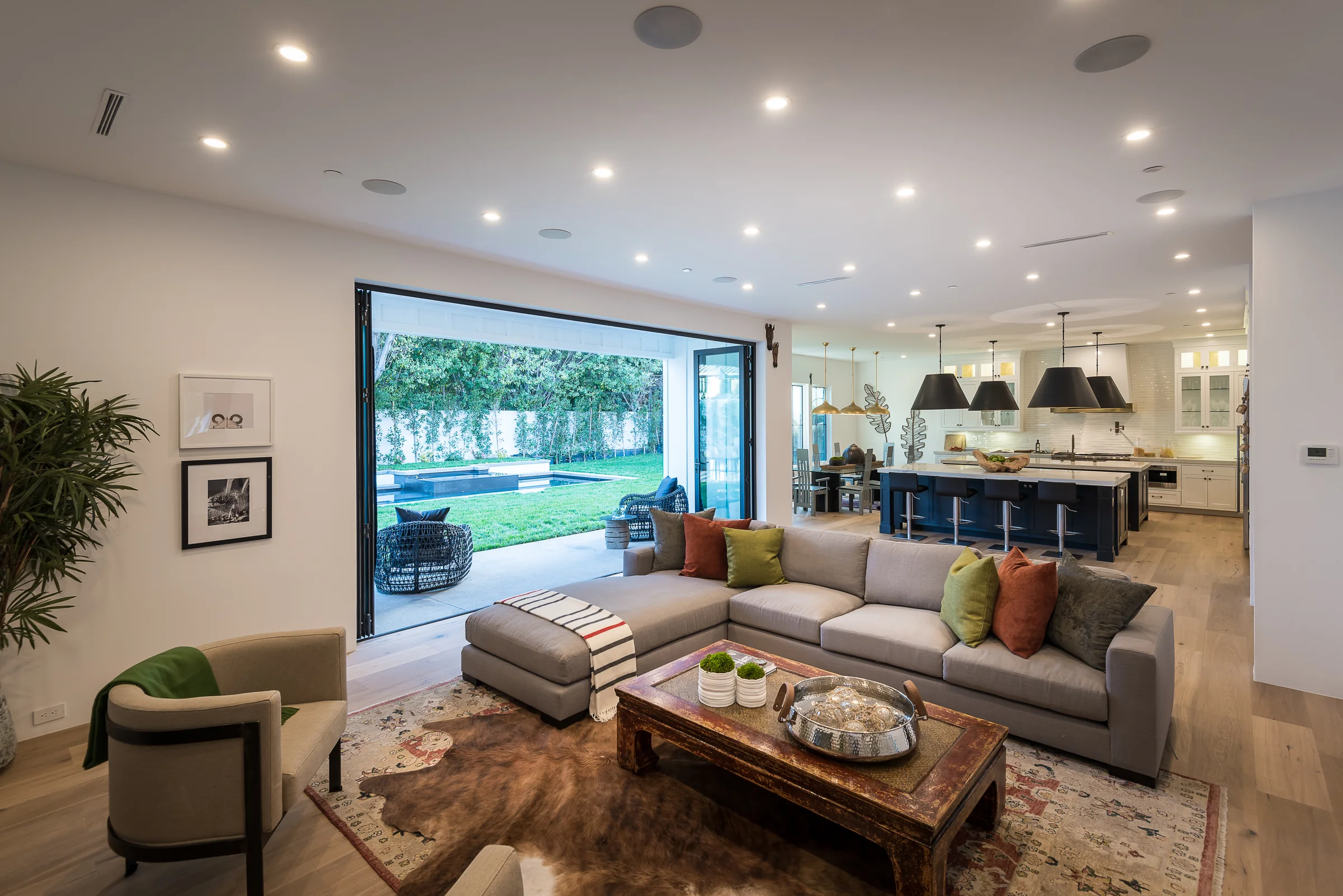 12530 Kling Street · Project photograph 16