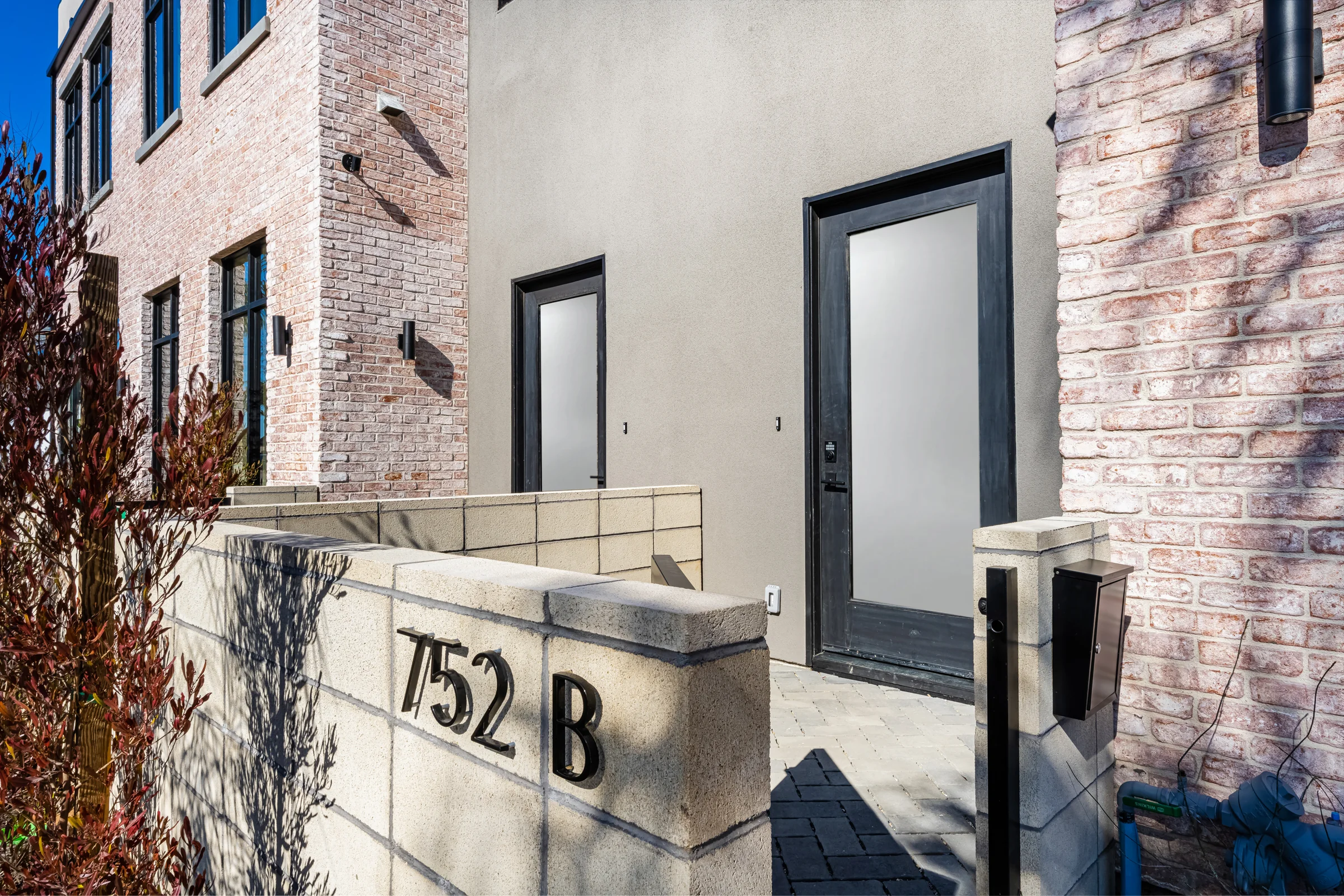 Costa Mesa · Four-home mixed-use development · Project photograph 4