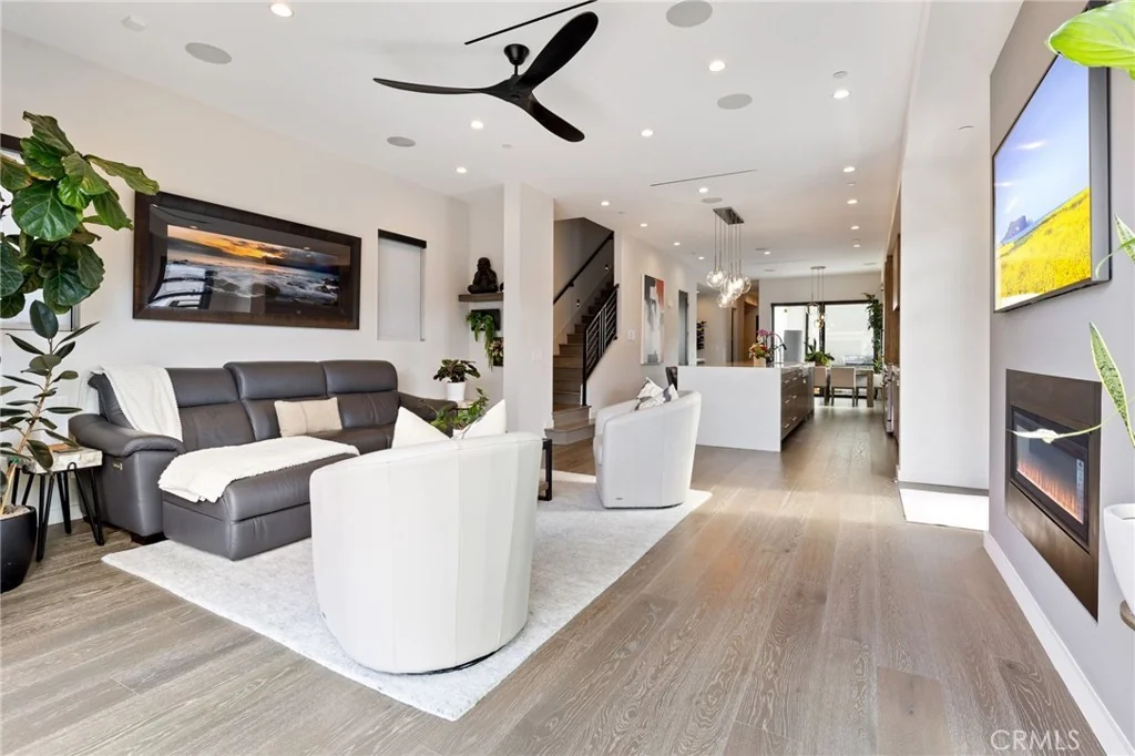 1002 Huntington Street · Indoor-outdoor living