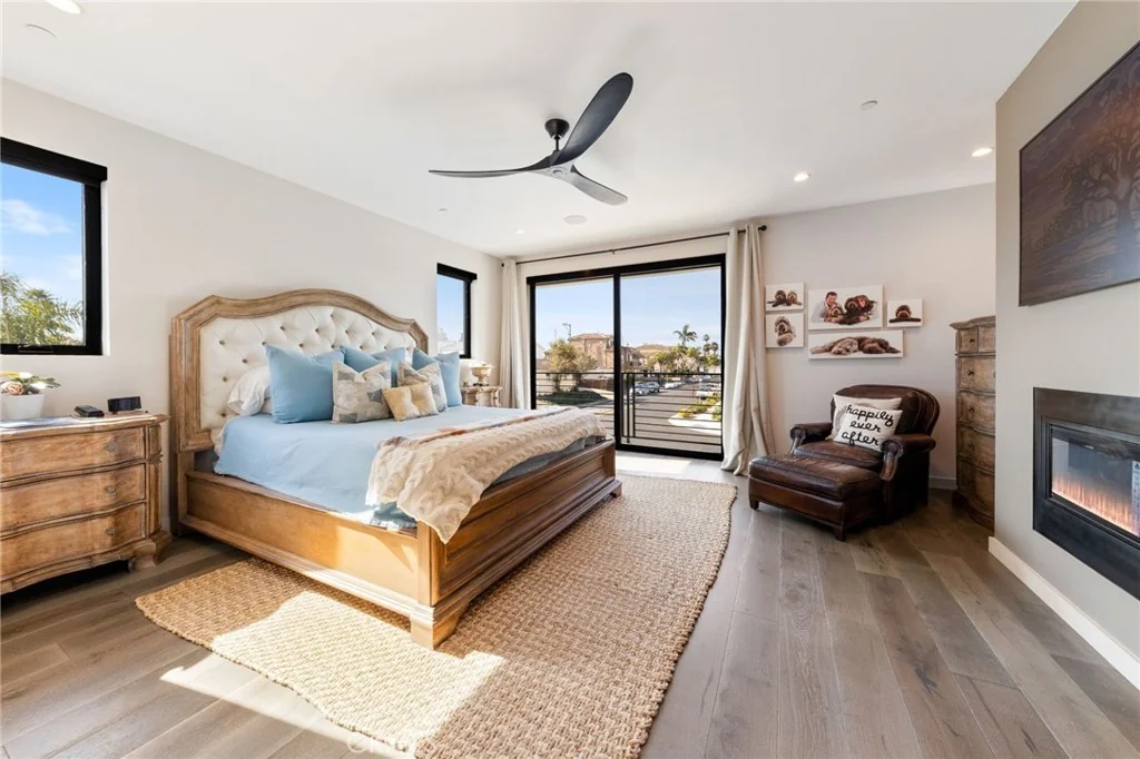 1002 Huntington Street · Primary bedroom