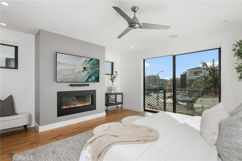 1004 Huntington Street · Primary bedroom
