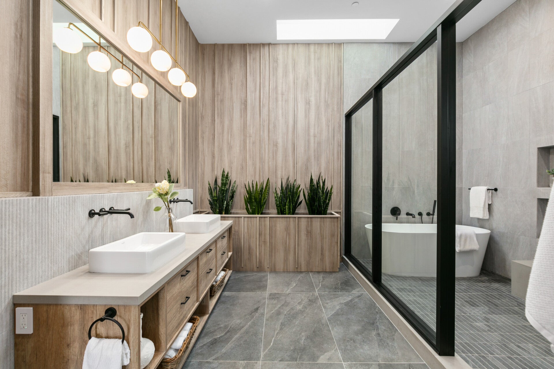 The primary bathroom at 215 Lincoln Avenue