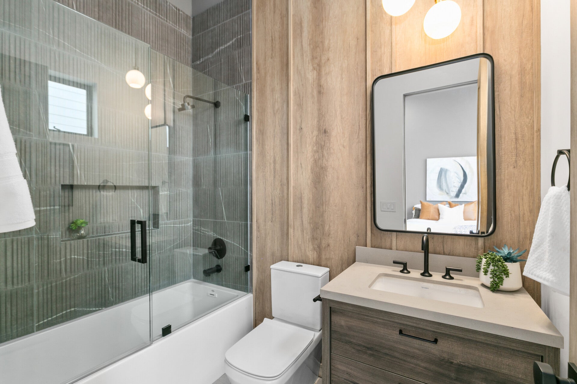 A bath and shower combination at 215 Lincoln Avenue