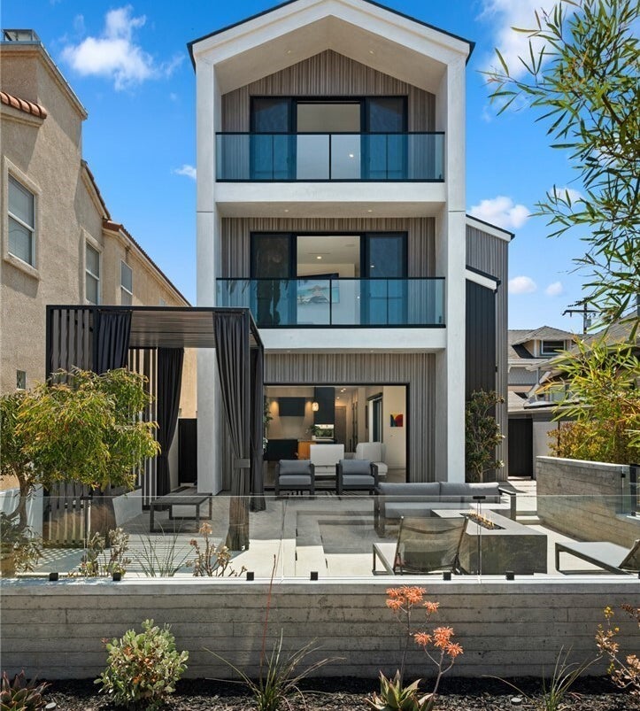Exterior — 506 7th Street