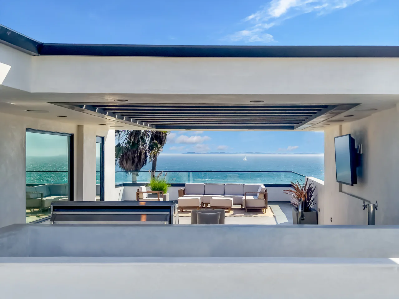 Ocean-facing terrace at 816 Pacific Coast Highway