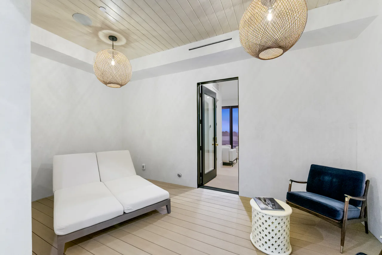 Sitting room with woven pendant lights